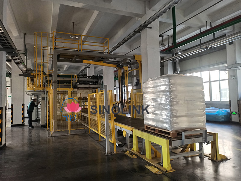 Полностью автоматическая упаковочная машина с вращающимся рычагом