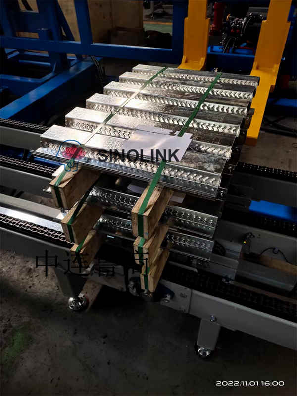 Автоматический тип зажима Цветная стальная плитка (профильная пластина) Система обвязки строительных материалов деревянными блоками