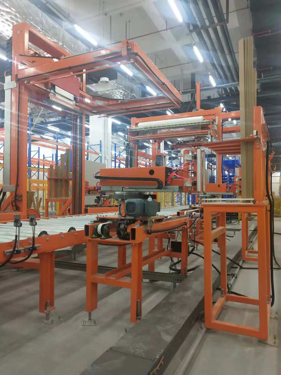 Полностью автоматическая горизонтальная обвязочная машина с расширенной защитой углов