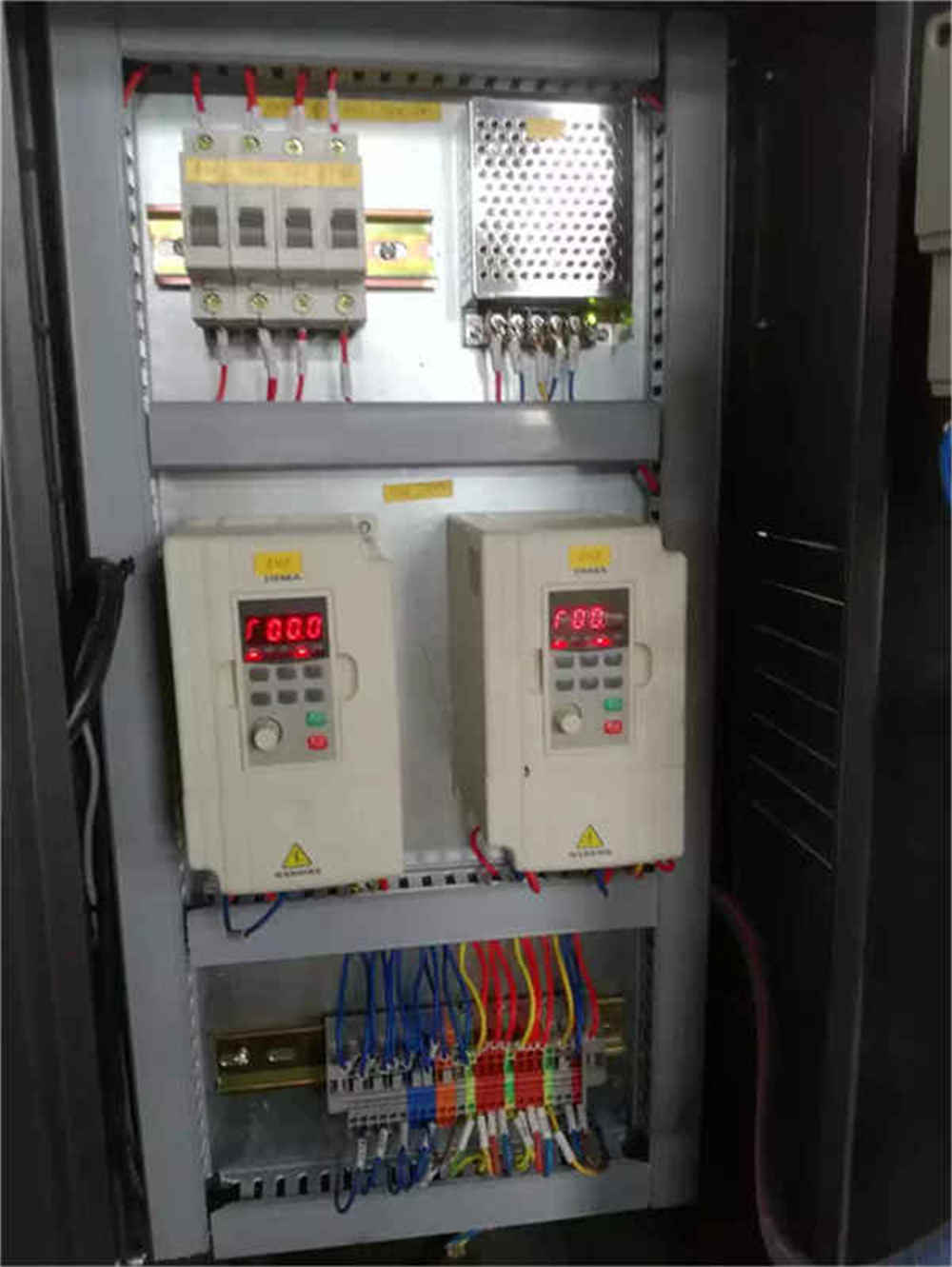 Упаковщик цилиндрического типа с предварительно натянутой капельной лентой