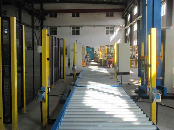 Полностью автоматическая упаковочная машина с вращающимся рычагом