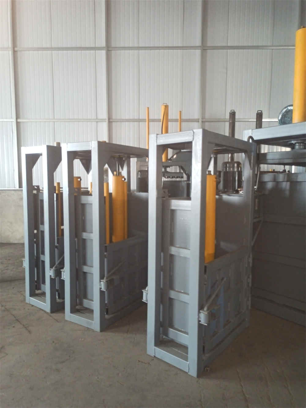 Полностью автоматический гидравлический пресс-подборщик