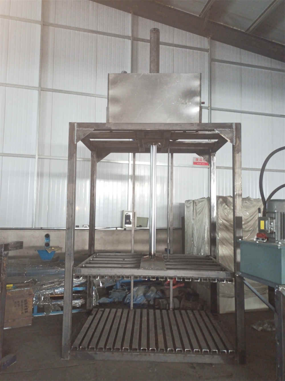 Полностью автоматический гидравлический пресс-подборщик