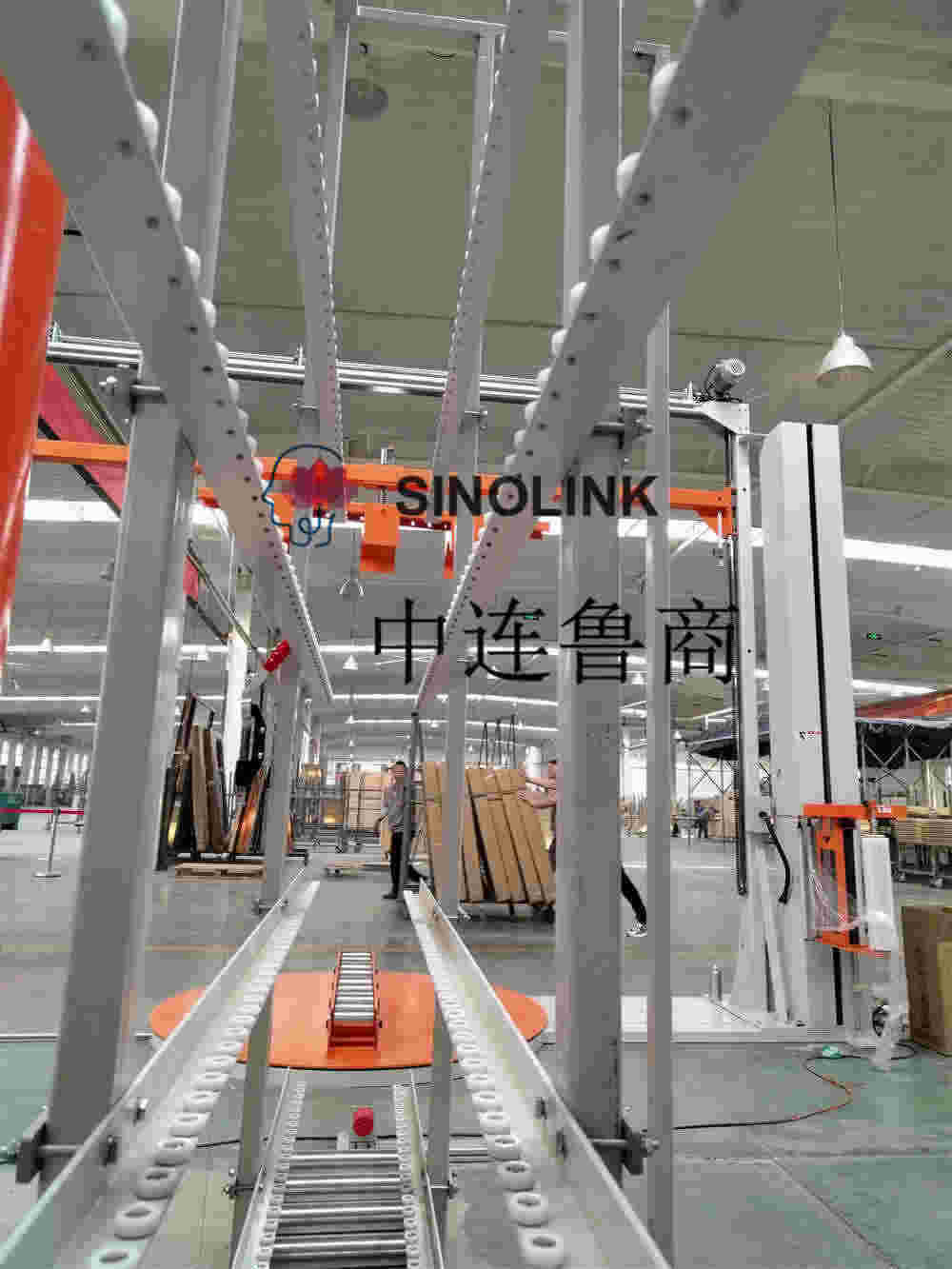 Нестандартная вертикальная дверная и окно-оберточная машина