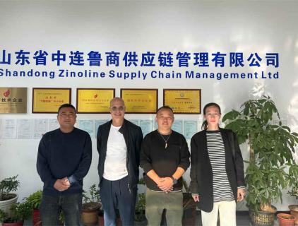 Машина для упаковки нестандартных дверных и оконных конструкций