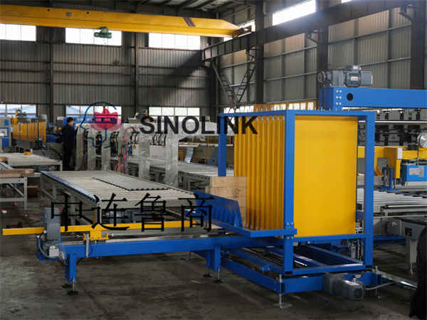 Автоматический тип зажима Цветная стальная плитка (профильная пластина) Система обвязки строительных материалов деревянными блоками Automatic Clip Type Color Steel Tile (Profile Plate) Building Materials Wooden Blocks Strapping System