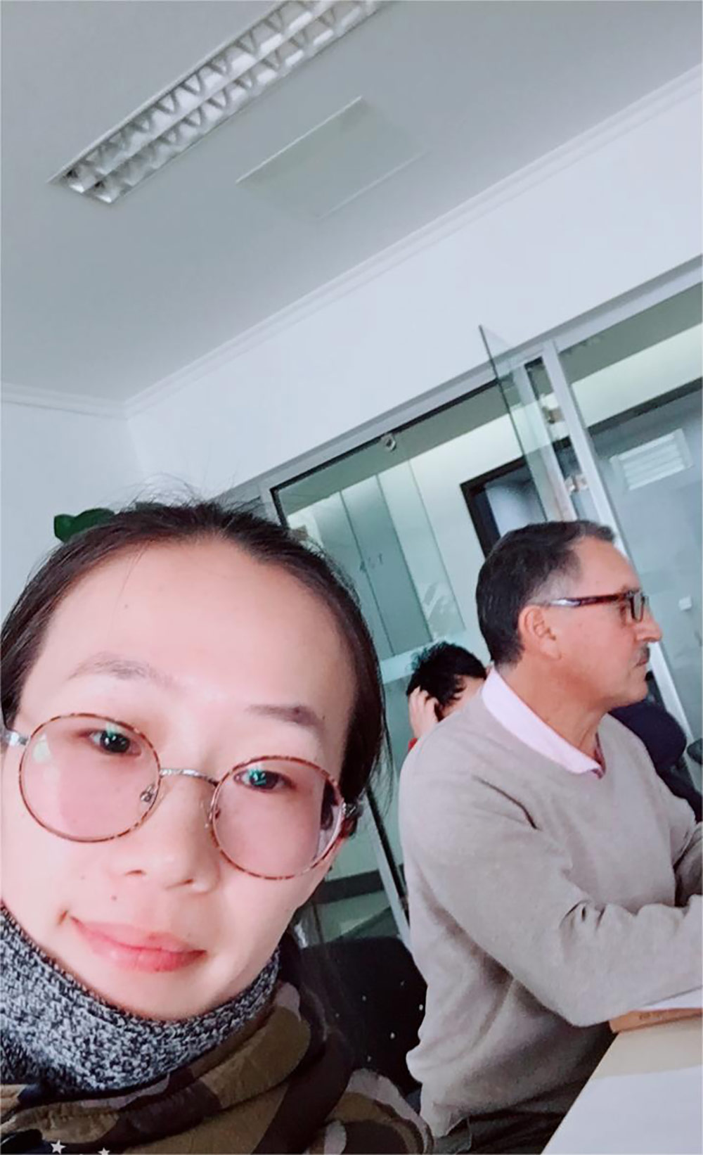 Клиенты из Эквадора для подписания соглашения о заказе проекта автоматической системы штабелирования, связывания, намотки и защиты углов упаковки Clients From Ecuador For Signing The Agreement On The Order Of Project Of Automatic Stacking, Bundling, Winding and Corner Protection Packaging System