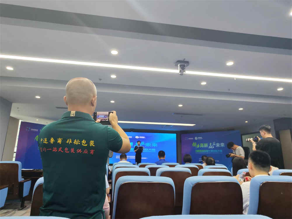 Высококачественная автоматическая система транспортировки, упаковки и паллетирования нестандартных строительных материалов холодной штамповки (профилированных листов) High-end non-standard cold-formed (profiled plate) building materials automatic conveying, packaging and palletizing system