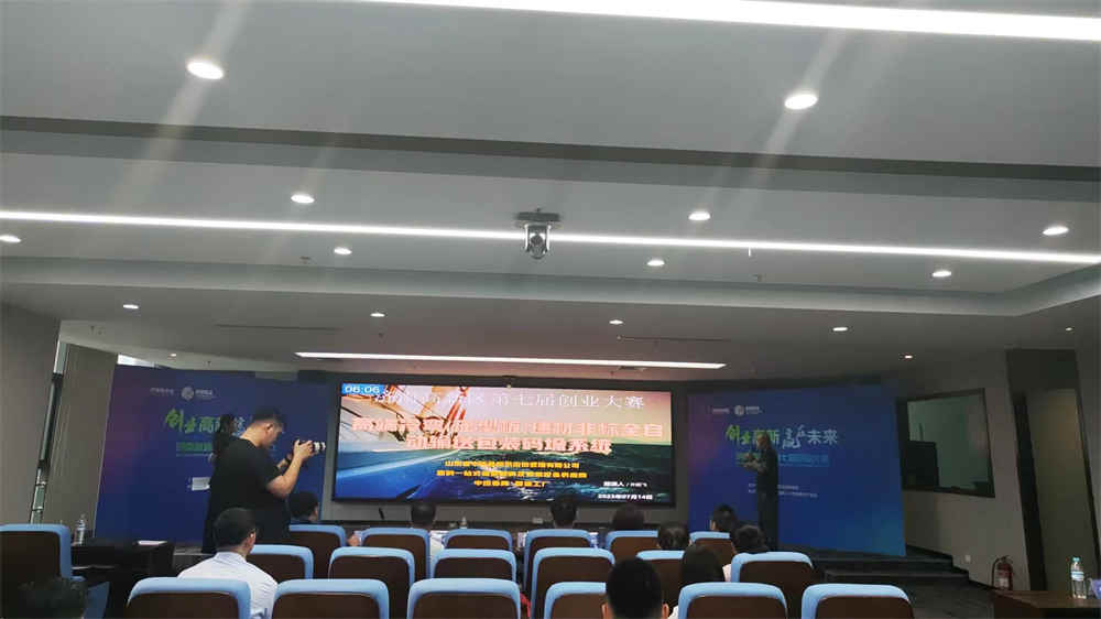 Высококачественная автоматическая система транспортировки, упаковки и паллетирования нестандартных строительных материалов холодной штамповки (профилированных листов) High-end non-standard cold-formed (profiled plate) building materials automatic conveying, packaging and palletizing system